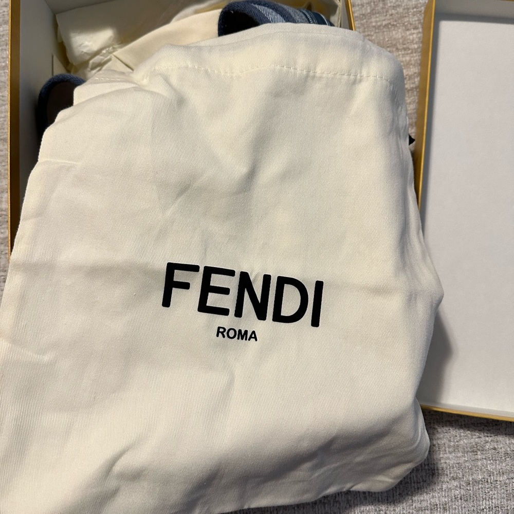 FENDI - Picture 4 of 9